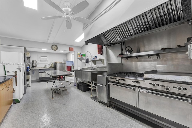 kitchen with premium range hood and ceiling fan