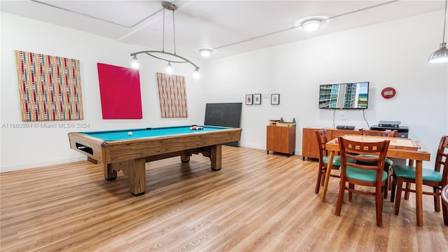 playroom with pool table and hardwood / wood-style floors