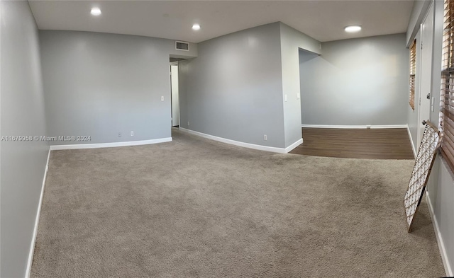 unfurnished room featuring carpet