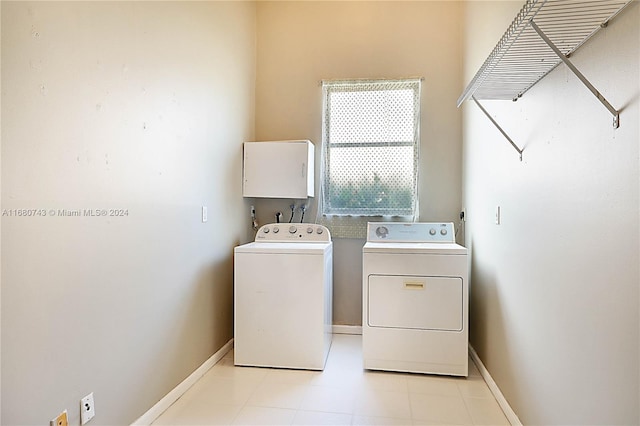 washroom featuring washing machine and clothes dryer