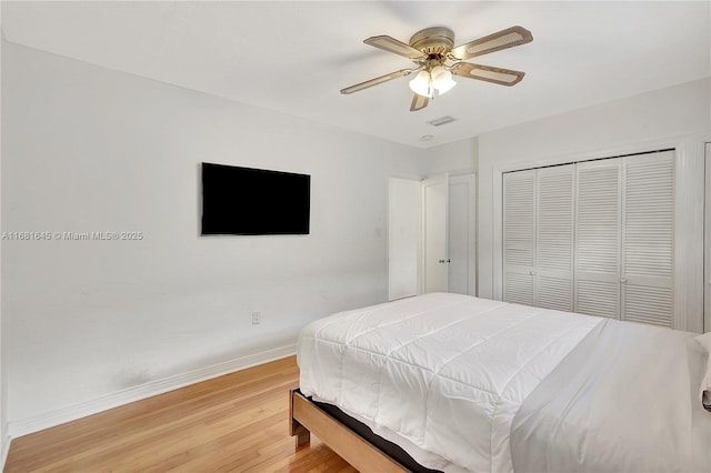 bedroom featuring hardwood / wood-style flooring, a closet, and ceiling fan