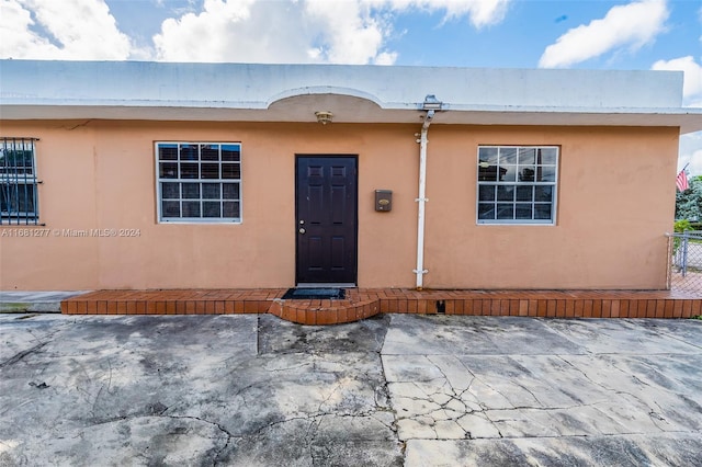 property entrance featuring a patio