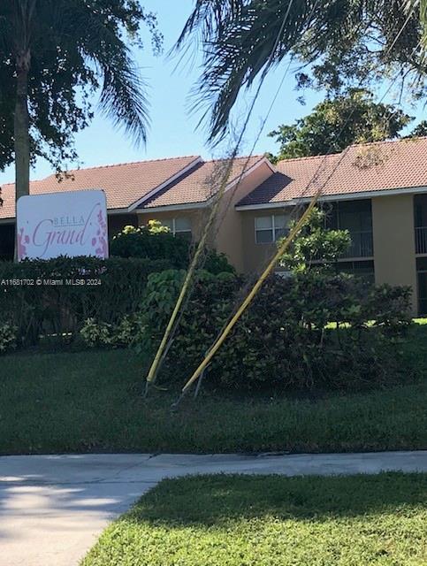 10477 NW 7th St Unit 104, Pembroke Pines, FL 33026 - view of front of house with stucco siding and a tile roof