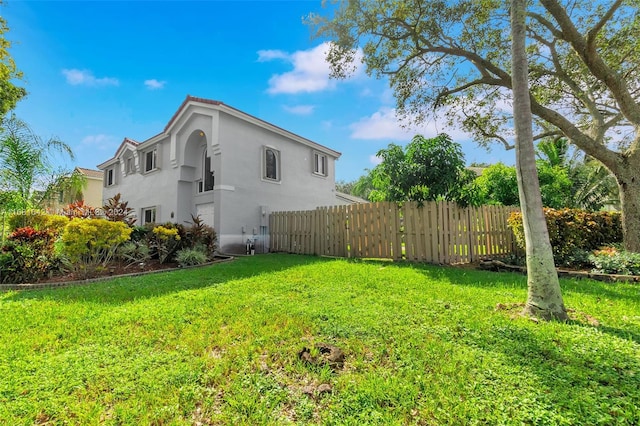 exterior space featuring a lawn