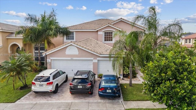 view of front of property featuring a front lawn and a garage