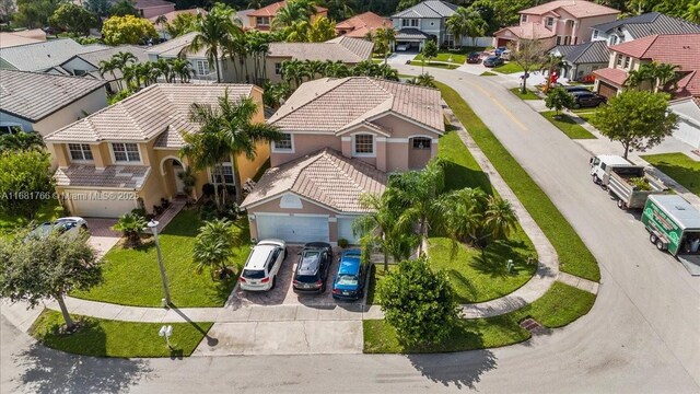 view of front of property featuring a front yard and a garage