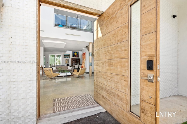 entrance to property featuring outdoor lounge area