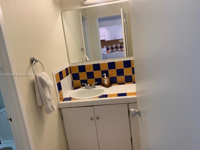 bathroom with vanity and backsplash