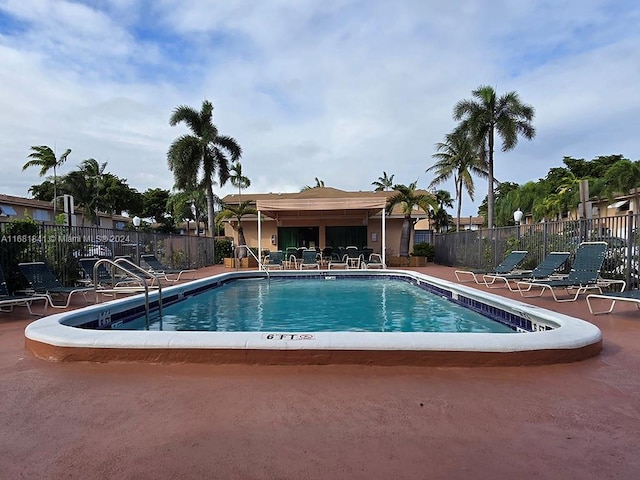 view of swimming pool