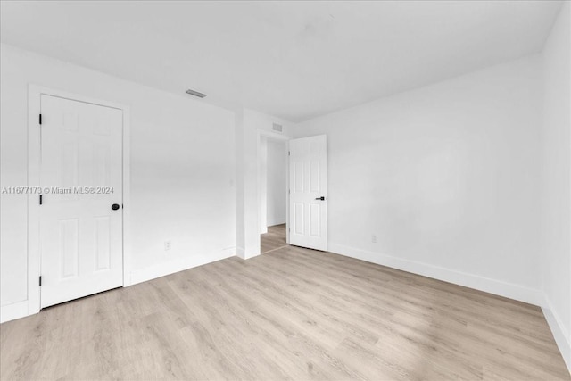 unfurnished room with light hardwood / wood-style flooring