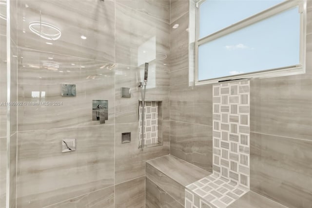 bathroom featuring tiled shower