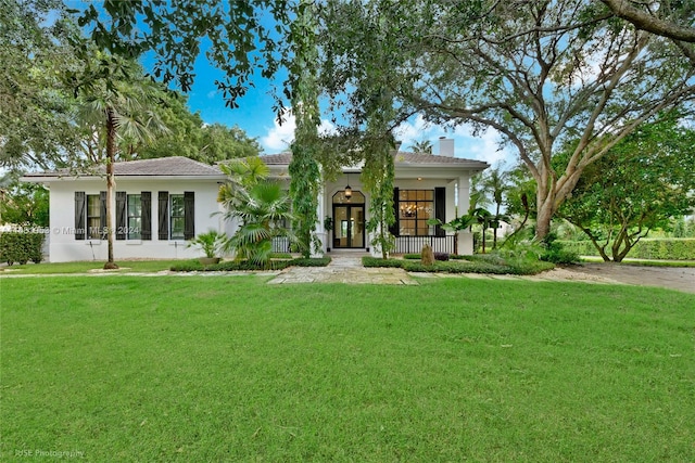 view of front of property featuring a front yard and a porch