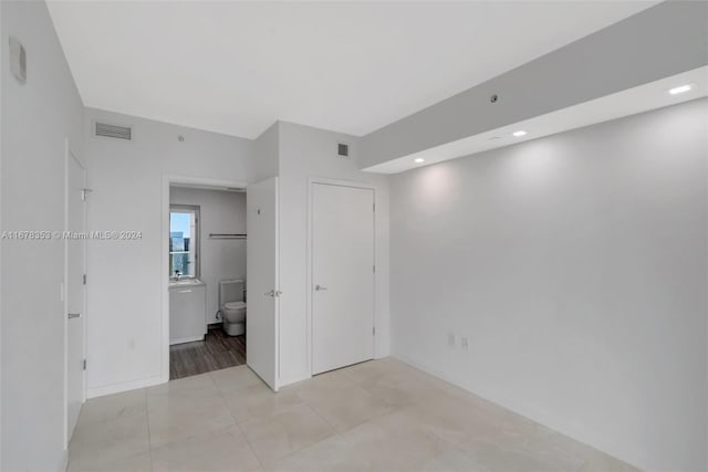 empty room featuring light tile patterned flooring