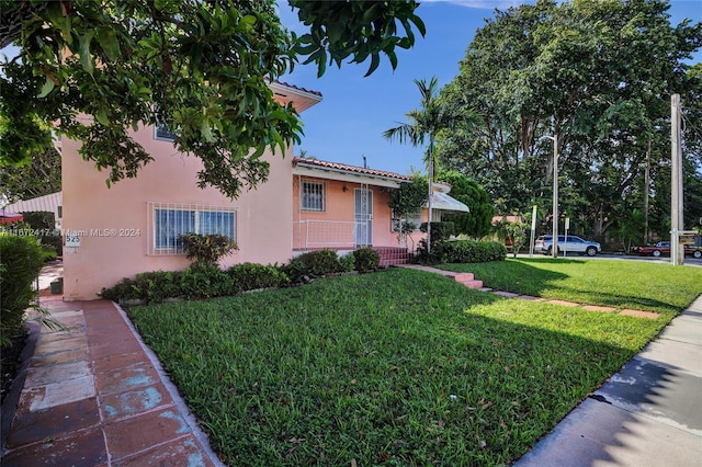 view of front of home with a front yard