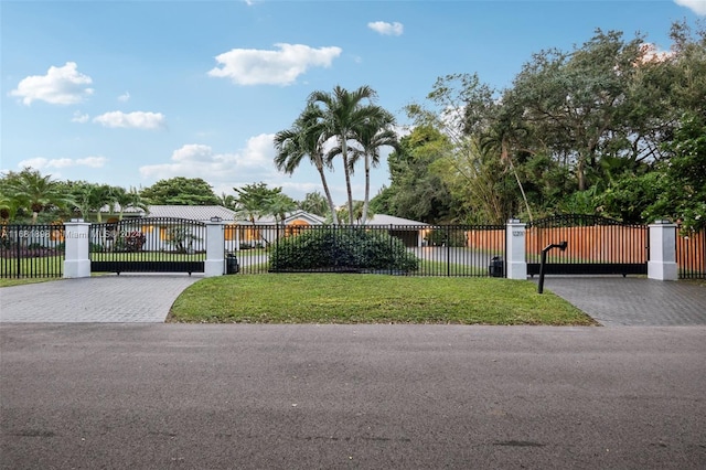 view of front of property with a front lawn