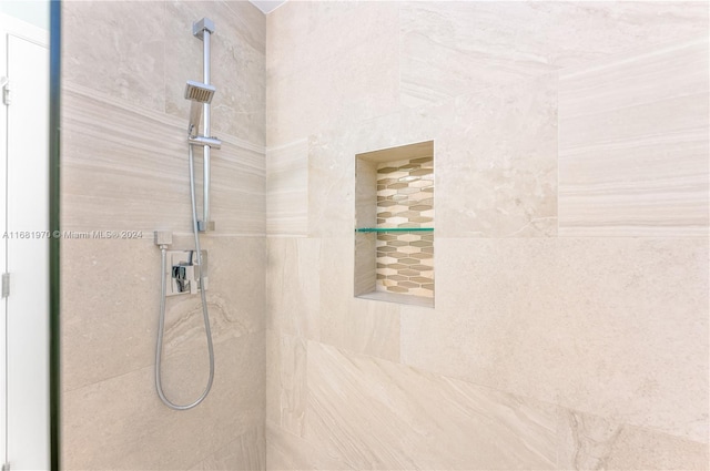 room details featuring a tile shower