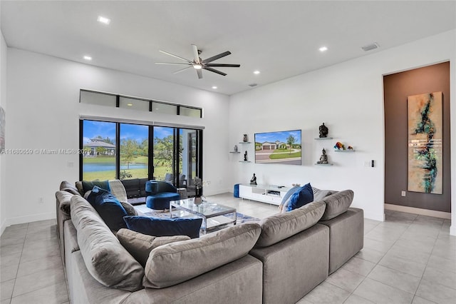 living room featuring ceiling fan, recessed lighting, a towering ceiling, baseboards, and visible vents