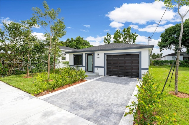 view of front of house featuring a front lawn and a garage