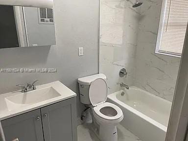 full bathroom with vanity, toilet, and tiled shower / bath