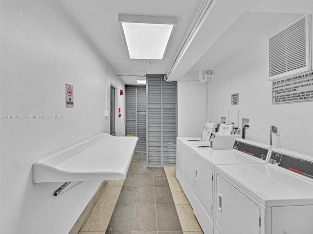 laundry room featuring independent washer and dryer and tile patterned floors