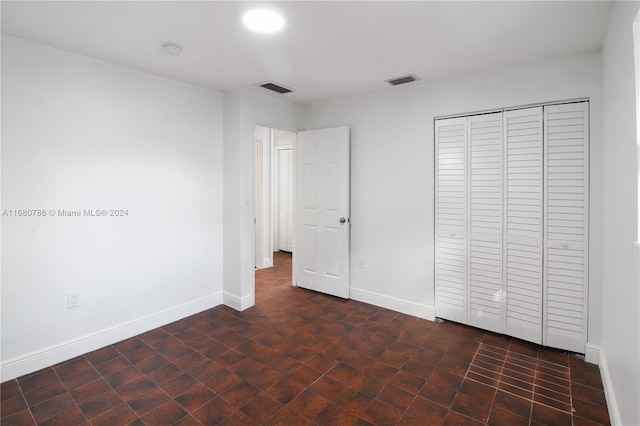 unfurnished bedroom featuring a closet