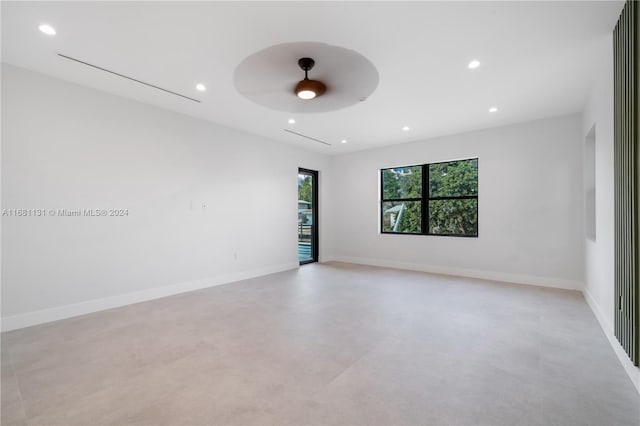 unfurnished room featuring ceiling fan