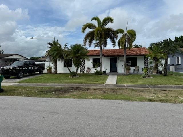 ranch-style home with a front yard