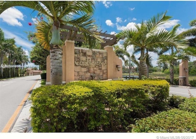 view of community / neighborhood sign