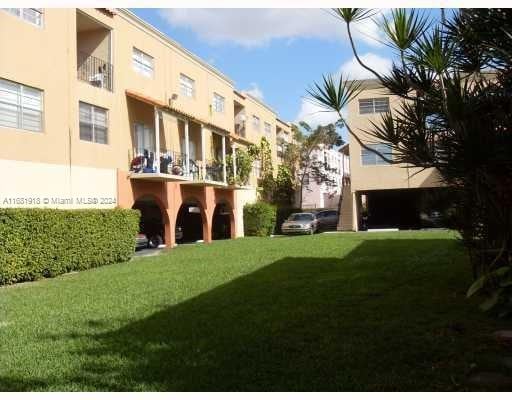 view of yard featuring a balcony