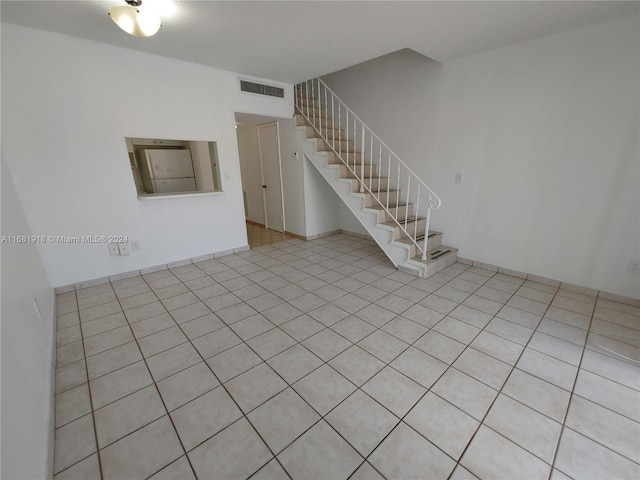 spare room with light tile patterned flooring