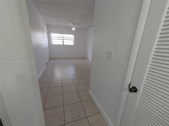 unfurnished room featuring light tile patterned flooring and ceiling fan