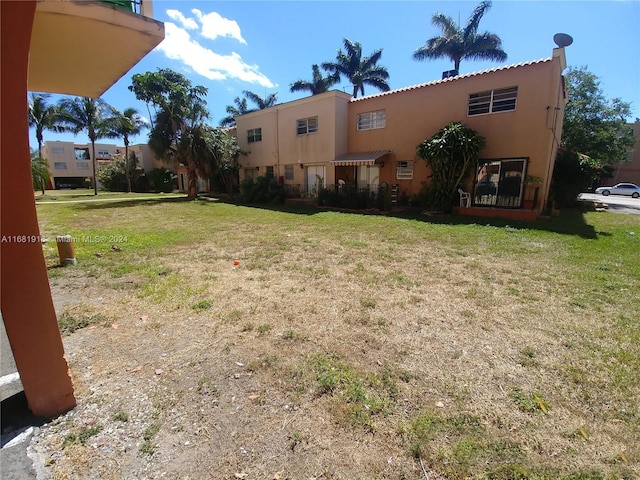 1305 W 53rd St Unit 410, Hialeah, FL 33012 - view of grassy yard