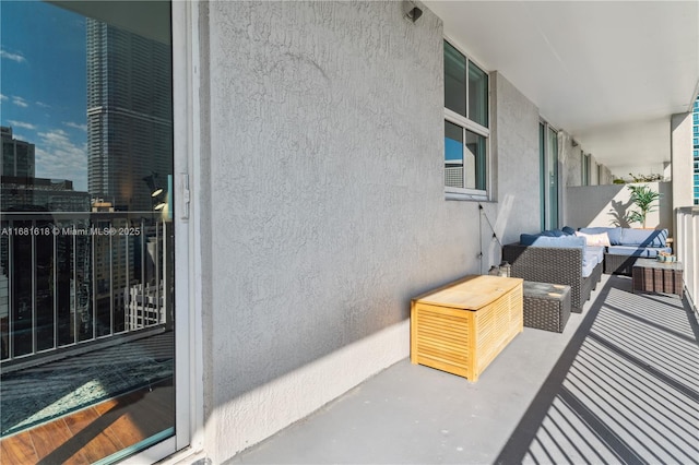 balcony featuring an outdoor hangout area and a city view