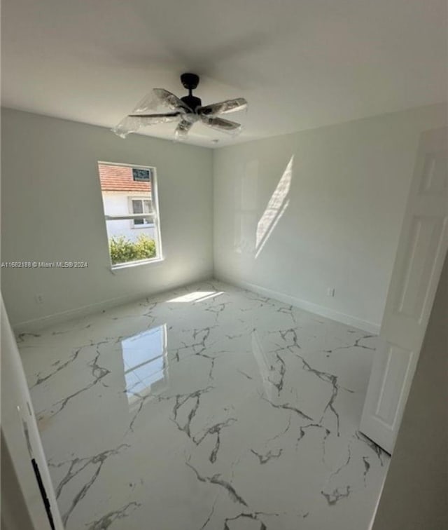 empty room featuring ceiling fan