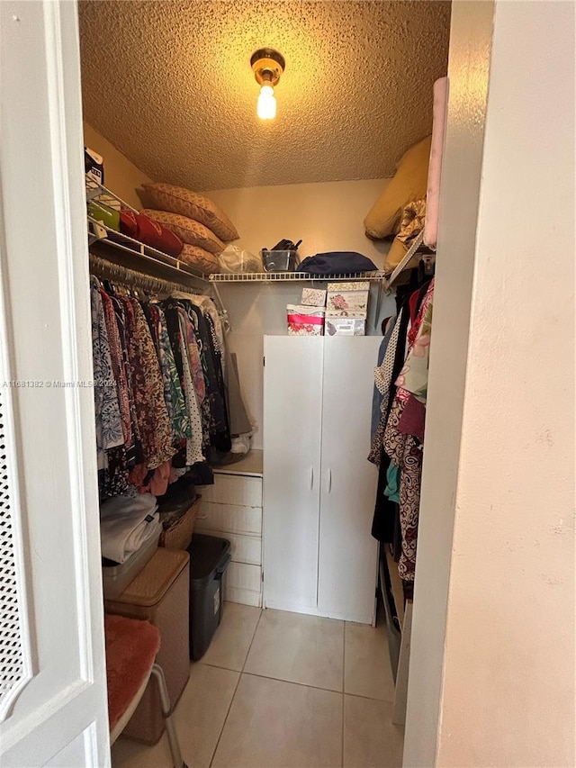 spacious closet featuring light tile patterned floors