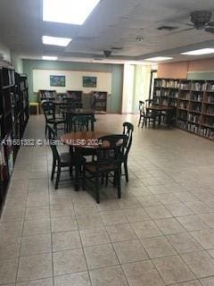 dining space with ceiling fan