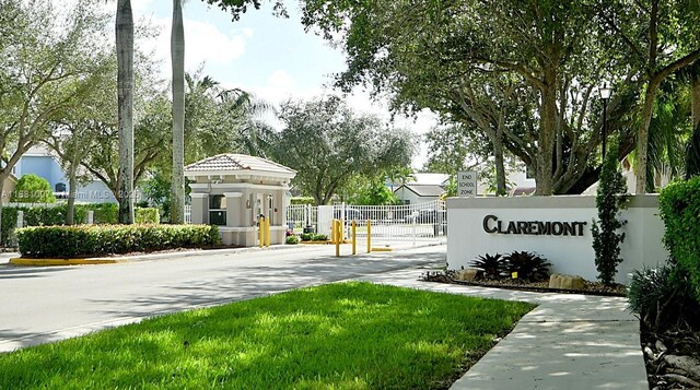 exterior space featuring a gate and fence