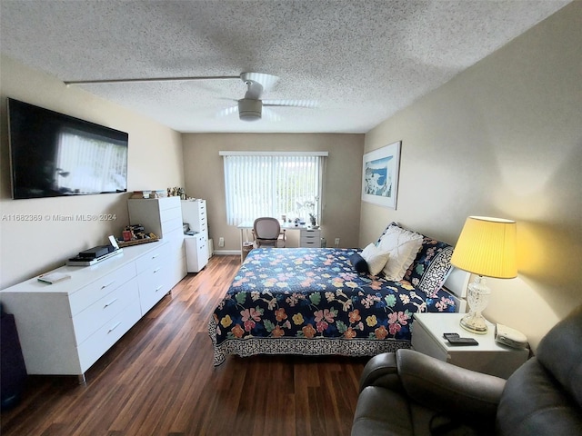 bedroom featuring dark wood-type flooring, a textured ceiling, and ceiling fan