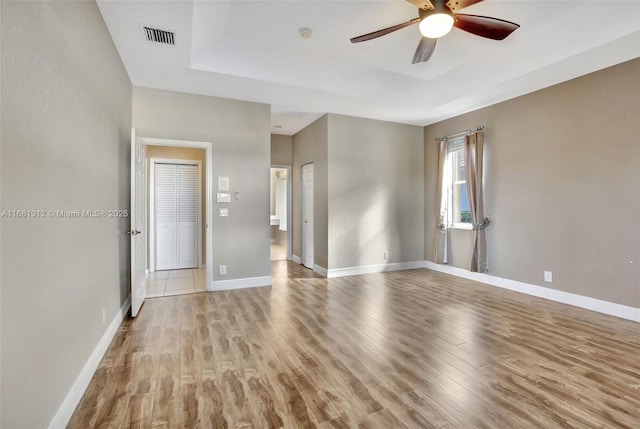 unfurnished room featuring light hardwood / wood-style flooring and ceiling fan