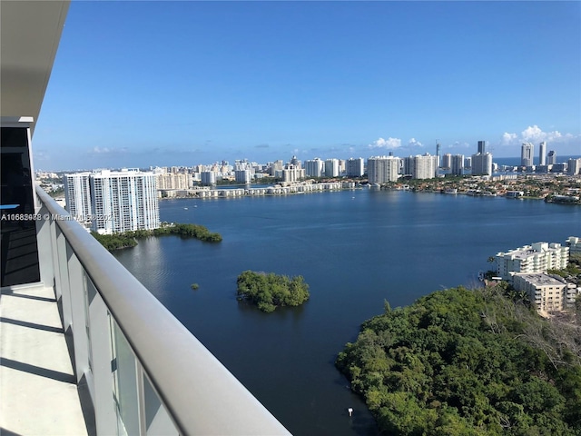 water view featuring a city view