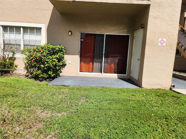 property entrance featuring a yard