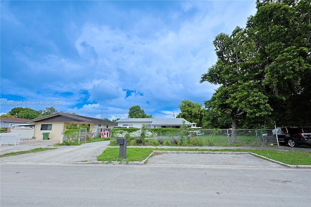 view of front of property