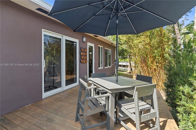 exterior space featuring outdoor dining space