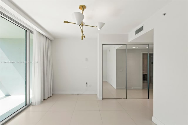 empty room featuring light tile patterned floors