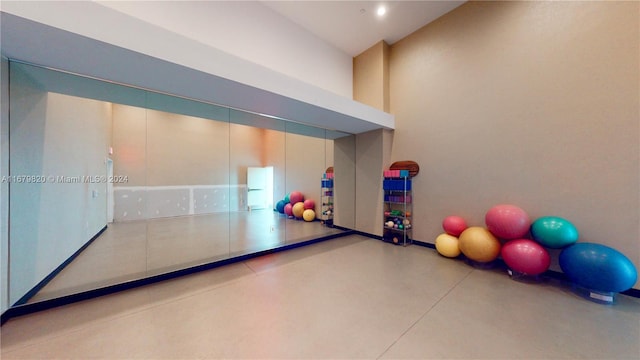 workout room featuring concrete flooring