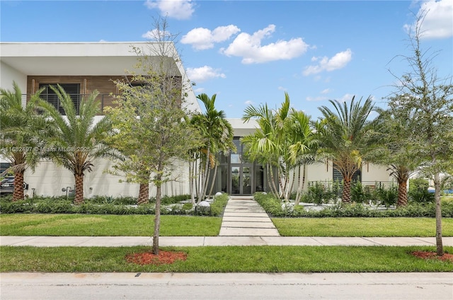 view of front of house with a front yard