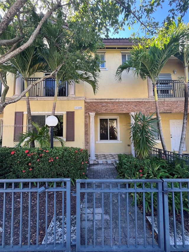 view of front of home featuring a balcony