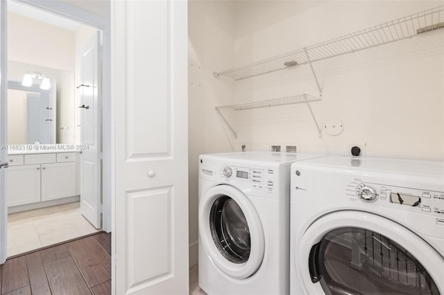 washroom with washing machine and dryer and dark hardwood / wood-style floors