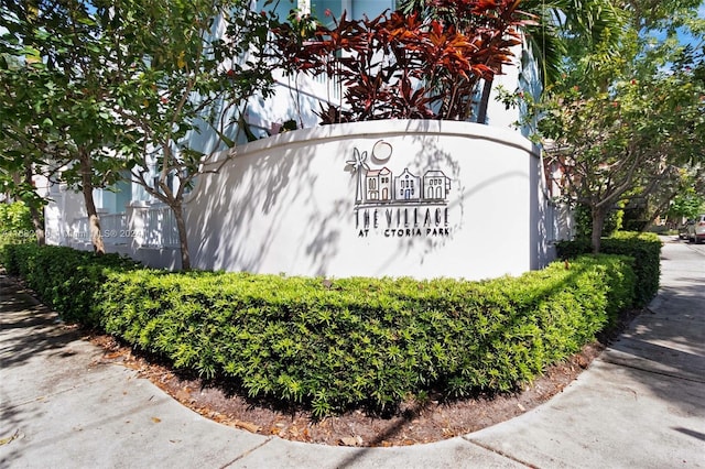 view of community / neighborhood sign