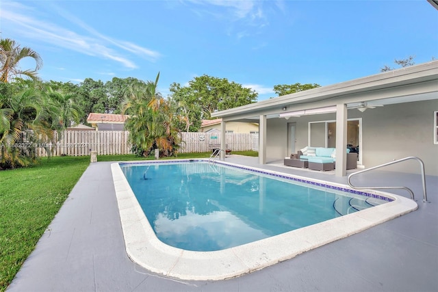 view of swimming pool featuring a patio area, ceiling fan, a yard, and an outdoor hangout area